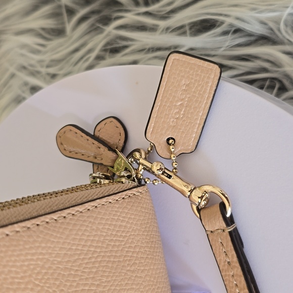 Coach Double Zip Pebbled Leather Wristlet – Light Beige – Gold Hardware - Picture 4 of 12